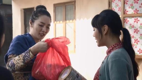 Các mẹ bỉm sữa trổ tài nhặt sạn Về nhà đi con: Cu Bon mới sinh nhưng đã được cho uống sữa dành cho bé trên 1 tuổi-5