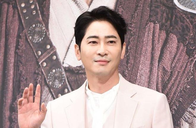 Nạn nhân bị Kang Ji Hwan cưỡng hiếp cố kêu cứu cảnh sát nhưng bất lực-2
