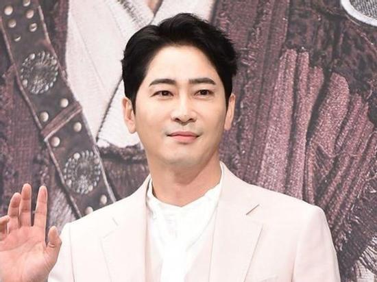 Nạn nhân bị Kang Ji Hwan cưỡng hiếp cố kêu cứu cảnh sát nhưng bất lực