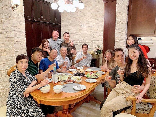 Vợ xinh của Đăng Khôi đi du lịch vẫn vào bếp làm món nhà giàu: Bất ngờ với mức giá-5