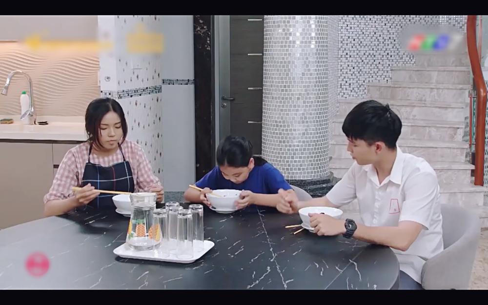 Giúp việc Gia đình là số 1 bị ném đá vì luôn chớp thời cơ để vào phòng của chủ-5