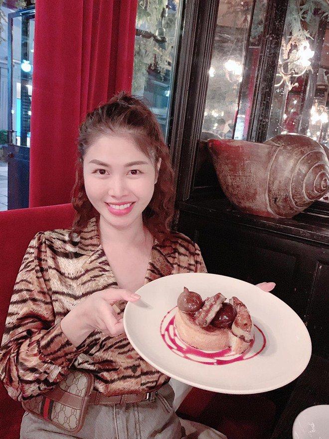 Vợ xinh của Đăng Khôi đi du lịch vẫn vào bếp làm món nhà giàu: Bất ngờ với mức giá-13