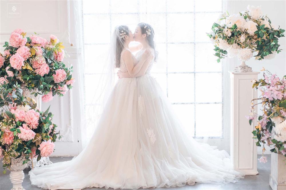 Bay từ Mỹ về Việt Nam gặp mặt đúng 3 lần, cặp đồng tính nữ xinh đẹp quyết định kết hôn trong hạnh phúc viên mãn-4