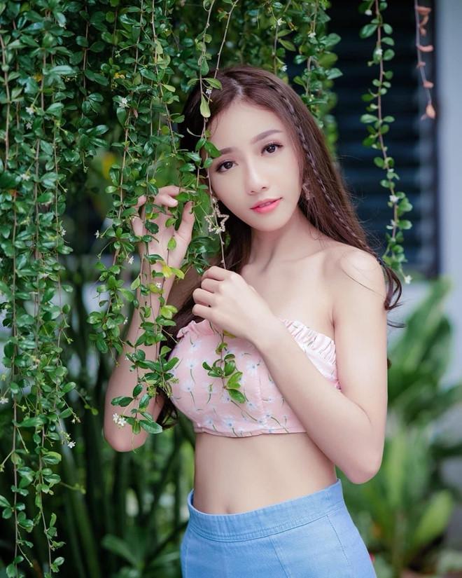 Loạt hotgirl từng bị sa thải vì xinh đẹp, chăm khoe ảnh sexy lên mạng-2