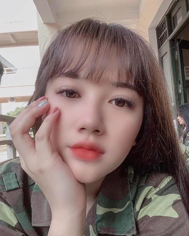 Đi tập quân sự, nữ sinh Hà Tĩnh bỗng chiếm spotlight vì ngoại hình đẹp xuất sắc-3