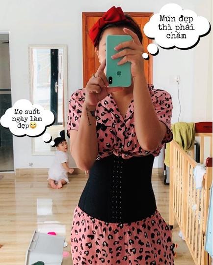 Sinh con thứ ba xong ai sướng như Hải Băng: chồng tậu xe, sắm nhẫn kim cương còn vợ chăm chỉ làm đẹp rồi shopping túi hiệu cả trăm triệu-2