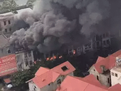 Thắp hương cúng rằm làm chung cư ở Đà Nẵng bốc cháy ngùn ngụt, người dân chạy toán loạn trong đêm-5