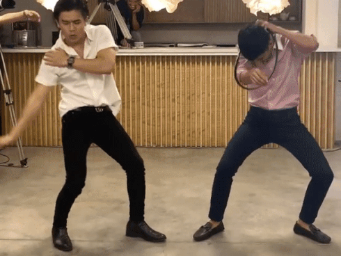 Cười xỉu với pha cover Hãy trao cho anh phiên bản Bolero cực mạnh, đảm bảo văng luôn trí nhớ về bản gốc-1