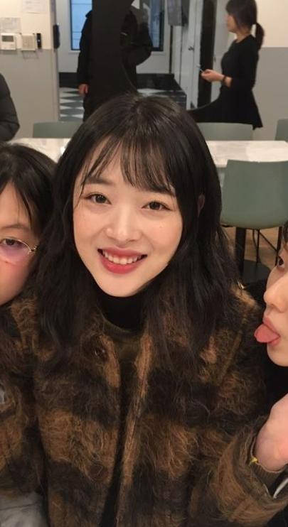 Nàng thơ Sulli f(x) bị fan chê tới tấp: Mặt xinh như tiên nhưng răng vàng ố-3