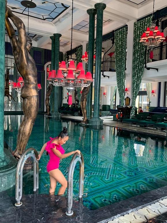 Đoan Trang diện đồ bơi màu mè khoe da nâu, body mãn nhãn ở tuổi 41-1