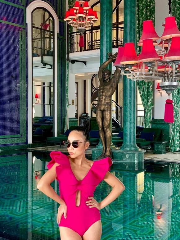 Diện áo tắm khoe vóc dáng siêu gọn hơn 1 tháng sau sinh, Á hậu Thanh Tú đụng ngay Đoan Trang-4