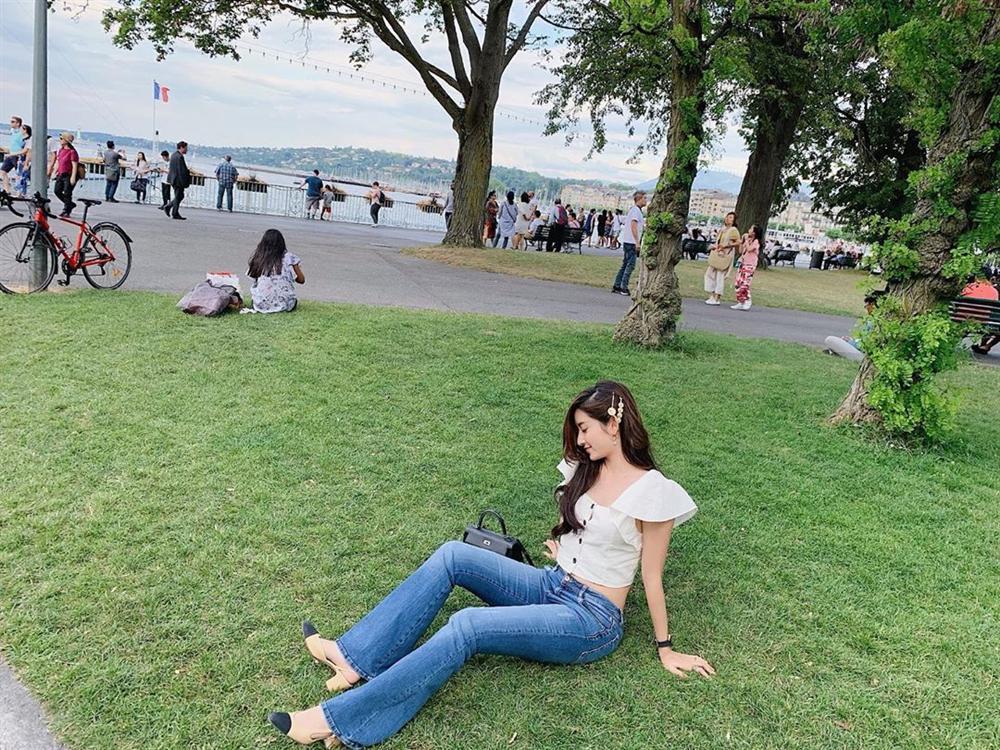 2 nàng hậu đụng hàng phụ kiện tiền triệu: Hương Giang giống cài gậy Như Ý của Tôn Ngộ Không, Huyền My như cắm cột thu lôi-6