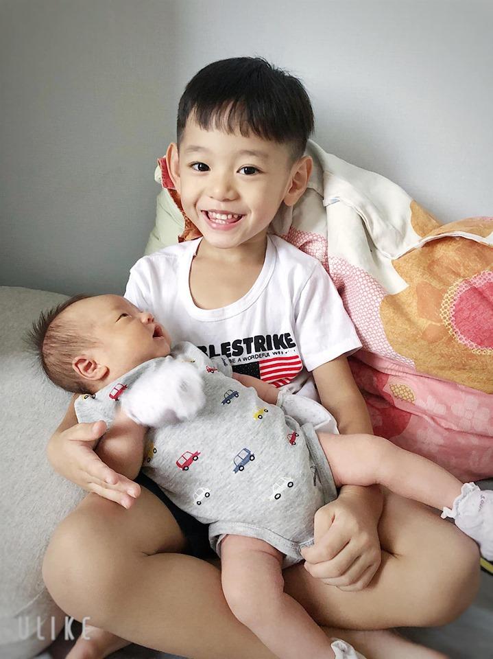 Bức ảnh HOT nhất showbiz hôm nay: Trà My Idol từng ngang tàng là thế mà giờ đúng chuẩn mẹ bỉm sữa một nách xách 2 con-7