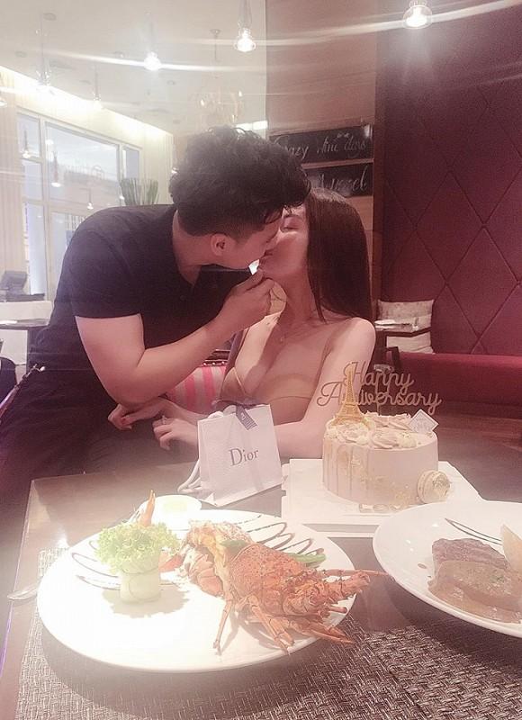 Nữ giảng viên từng hủy hôn với con trai nghệ sĩ Hương Dung khoe ảnh kỷ niệm 6 tháng yêu nhau cực tình bên bạn trai hotboy-3
