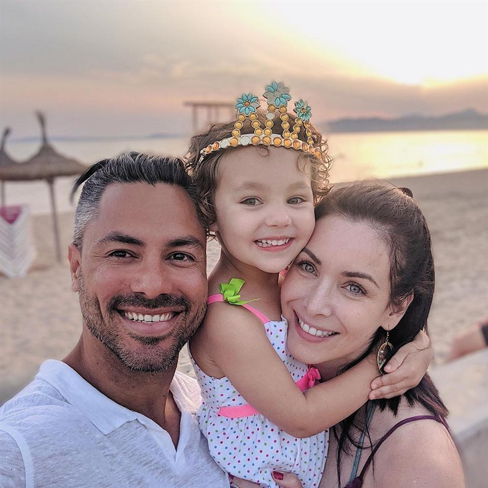 Bản tin Hoa hậu Hoàn vũ 16/7: Đối thủ Indonesia kém xinh nhưng tạo dáng xuất sắc ngang ngửa Hoàng Thùy-2