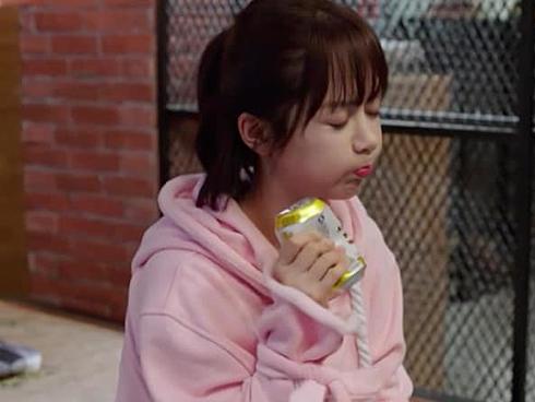 Đóng cảnh say rượu quá dễ thương, Dương Tử lên top tìm kiếm