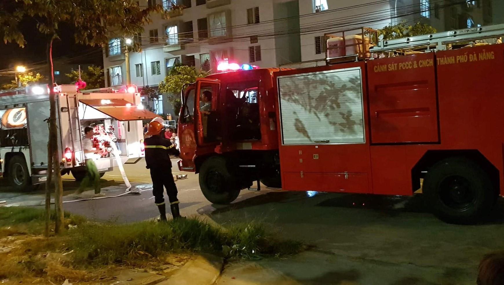 Thắp hương cúng rằm làm chung cư ở Đà Nẵng bốc cháy ngùn ngụt, người dân chạy toán loạn trong đêm-3