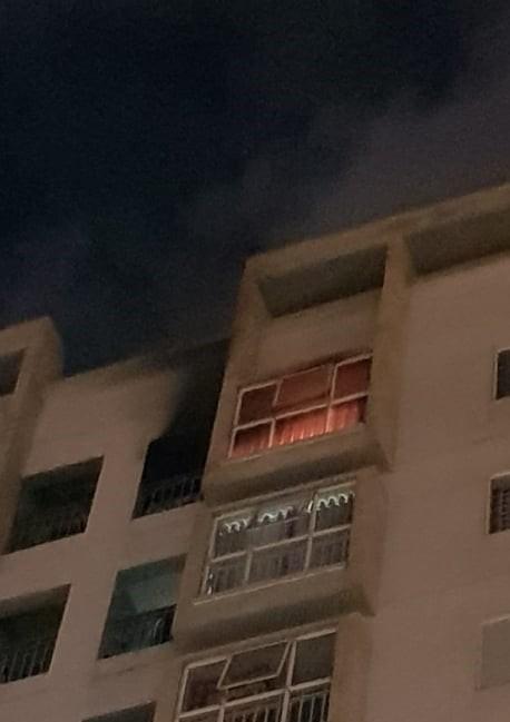 Thắp hương cúng rằm làm chung cư ở Đà Nẵng bốc cháy ngùn ngụt, người dân chạy toán loạn trong đêm-2