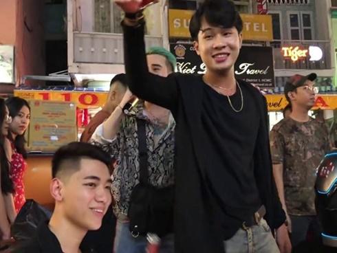 Clip hiện tượng Jack hát live trên phố đi bộ Bùi Viện gây sốt trở lại