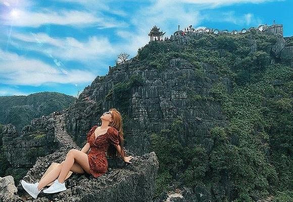 Diện bikini, bạn gái Quang Hải gây tranh cãi vì hớ hênh vòng 3 khi chiếc áo choàng bất ngờ phản chủ-5