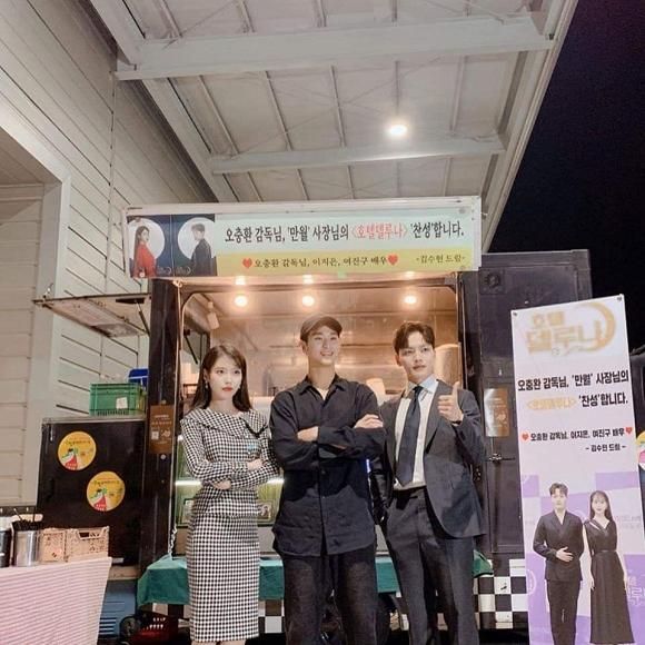 Kim Soo Hyun chứng tỏ: Mặt đẹp dáng cao, đi dép lê cũng vẫn lãng tử-1