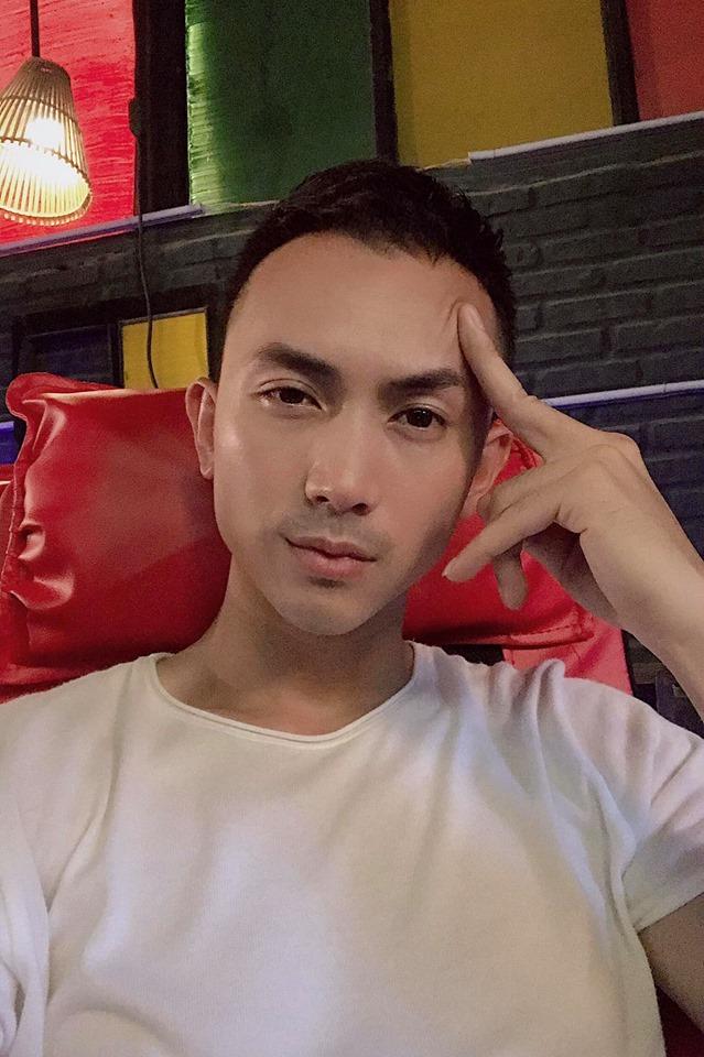 Học trò Tuấn Hưng - Hạnh Sino khoe ba vòng đâu ra đấy với bikini sặc sỡ bên hồ bơi-3