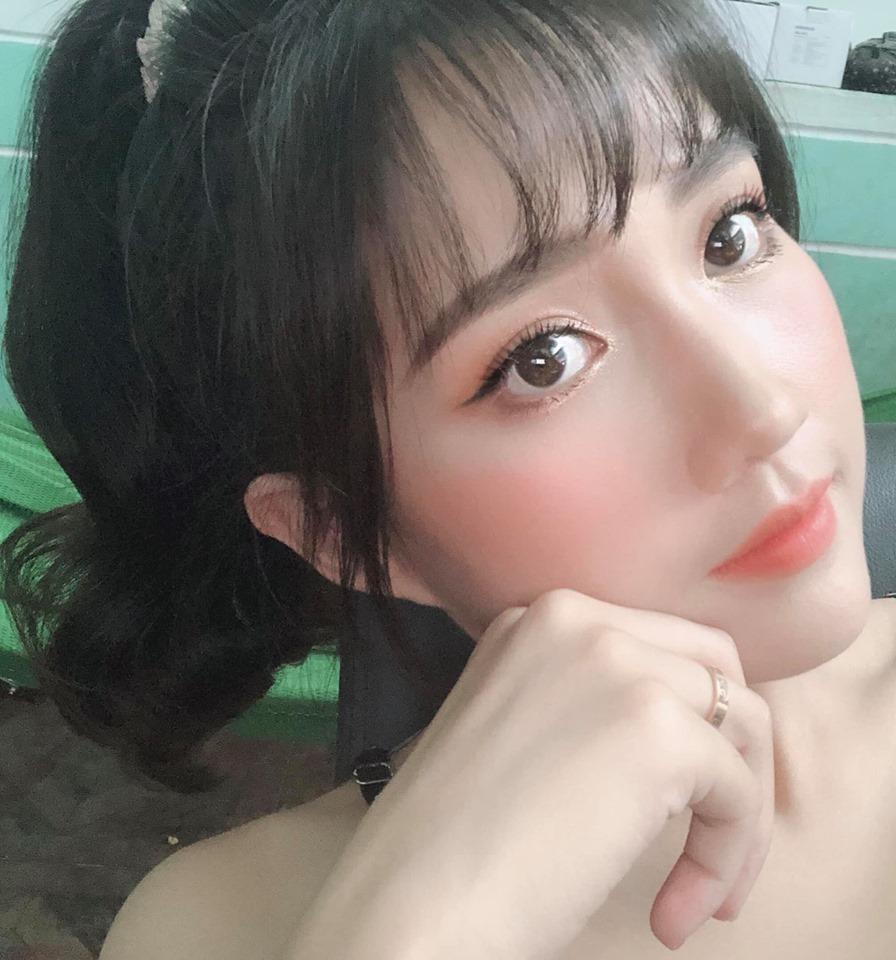 Học trò Tuấn Hưng - Hạnh Sino khoe ba vòng đâu ra đấy với bikini sặc sỡ bên hồ bơi-4