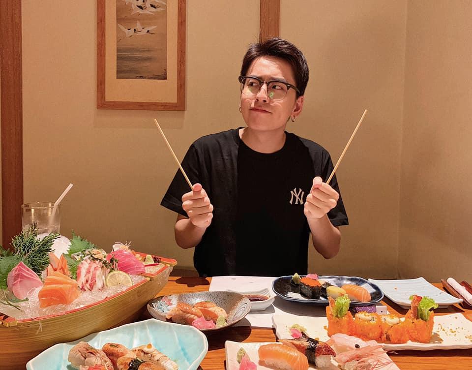 Học trò Tuấn Hưng - Hạnh Sino khoe ba vòng đâu ra đấy với bikini sặc sỡ bên hồ bơi-6