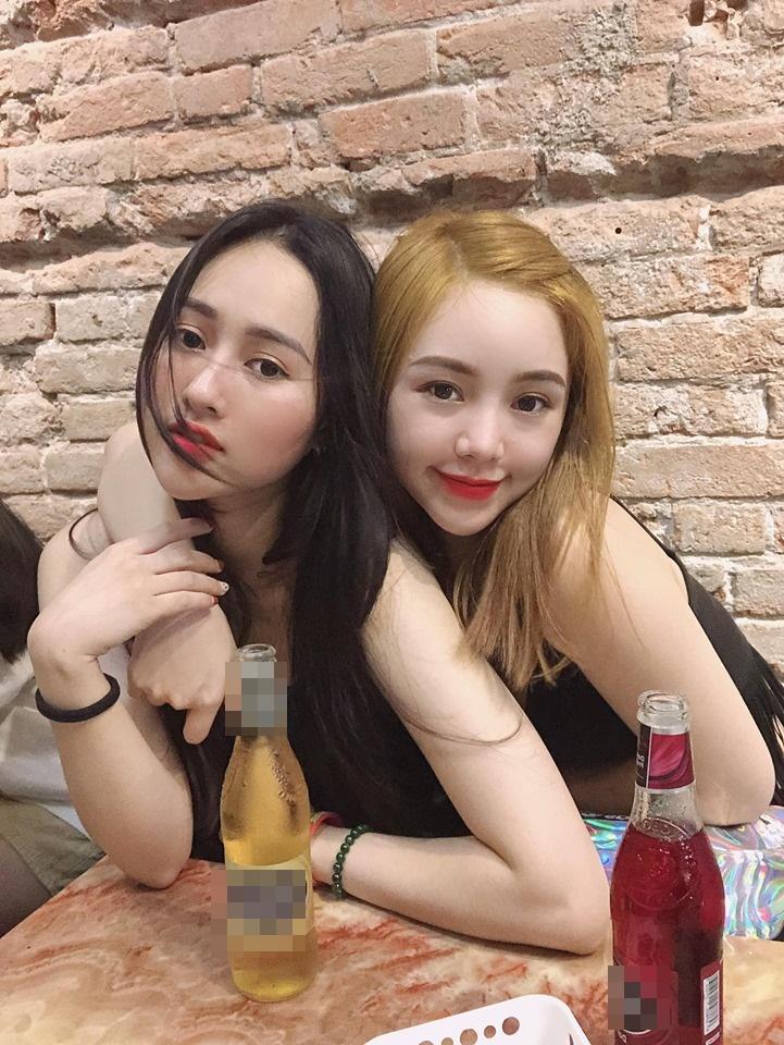 Học trò Tuấn Hưng - Hạnh Sino khoe ba vòng đâu ra đấy với bikini sặc sỡ bên hồ bơi-8