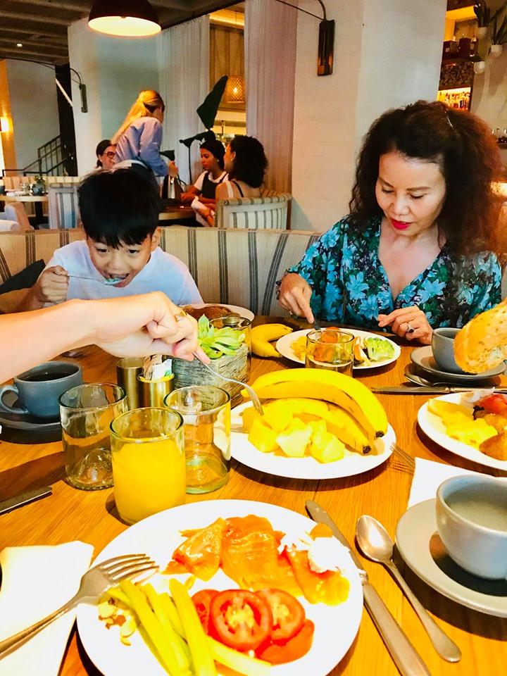 Đăng ảnh khoe vòng 1 to vượt mặt, Hồ Ngọc Hà vướng nghi án photoshop không biết điểm dừng-3