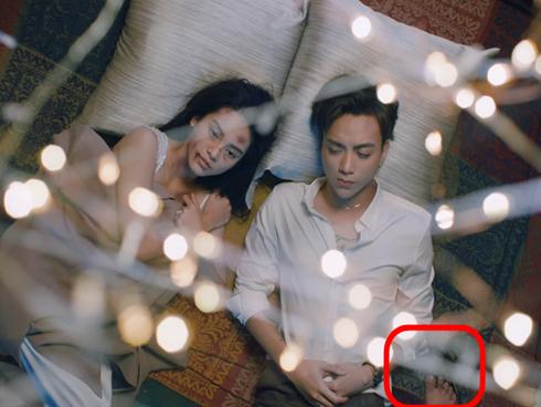 Trổ tài gắp 'sạn' MV 16+ của Soobin Hoàng Sơn, các thánh soi hết hồn vì xuất hiện bàn chân vô chủ phá đám cảnh lãng mạn