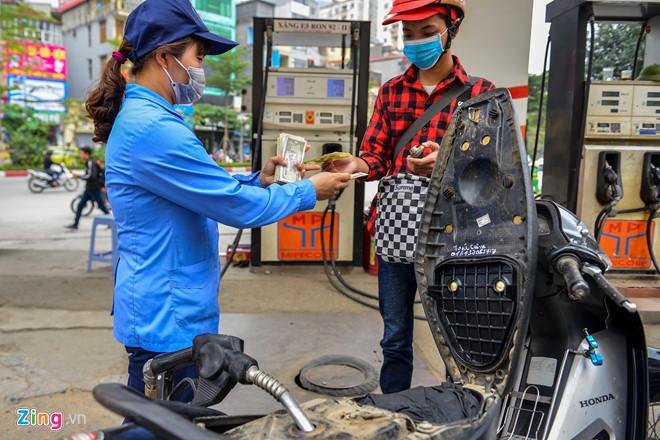 Giá xăng tiếp tục tăng mạnh từ 17h chiều nay-2