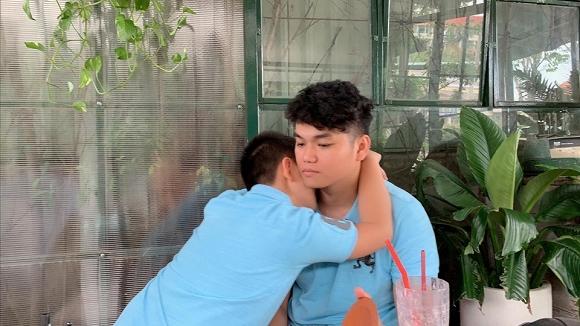 Nhìn loạt ảnh này giữa con trai Lê Phương và chồng trẻ - ai dám nghĩ là con riêng và bố dượng-1