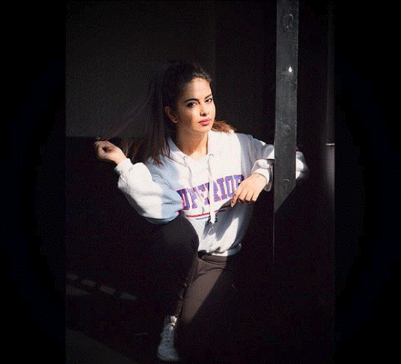 Nữ chính Anandi Cô dâu 8 tuổi lột xác thành thiếu nữ sexy khó cưỡng-6