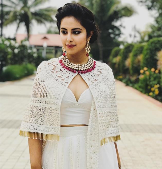 Nữ chính Anandi Cô dâu 8 tuổi lột xác thành thiếu nữ sexy khó cưỡng-14