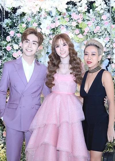 Trang điểm mặt trắng bóc trong đám cưới, Thu Thủy và chồng kém 10 tuổi bị ví như 2 tượng sáp-6