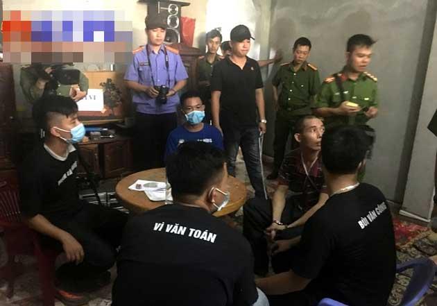 Hé lộ thông tin Vì Văn Toán trực tiếp chỉ huy nhóm nghiện siết cổ nữ sinh giao gà đến ngất xỉu mới khênh lên xe-3