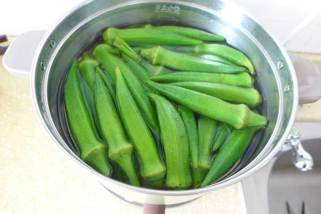 Đừng cắt đậu bắp ngay từ đầu, ăn theo cách này quả sẽ giữ được nhiều dinh dưỡng-1