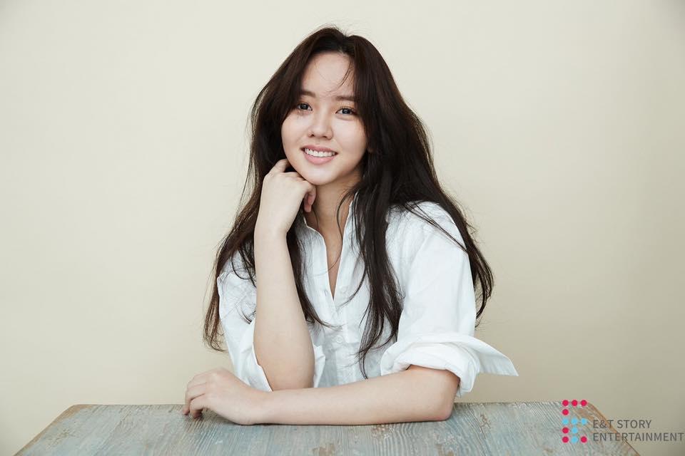 Người hâm mộ lo lắng nghe tin em gái mưa Kim So Hyun bị ngã ngựa khi đang quay phim-1