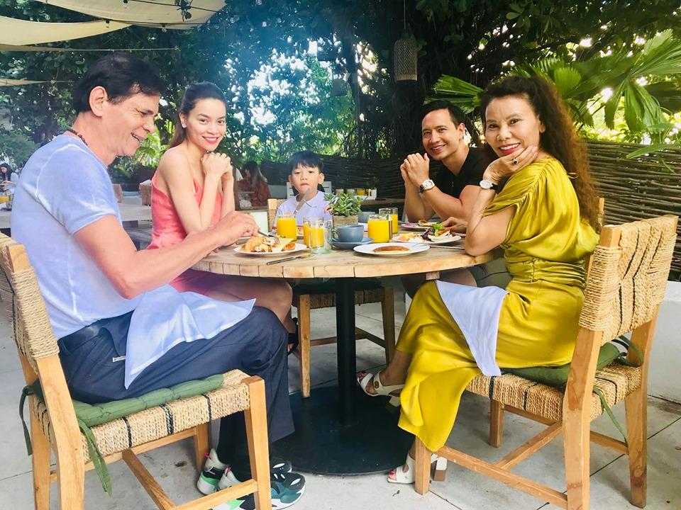 Tăng Thanh Hà lộ thân hình gầy trơ xương khi diện váy sexy-6