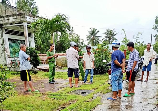 Thi thể bốc mùi hôi thối trong căn nhà khóa cửa-1