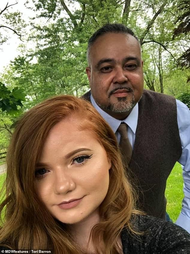 Cặp đôi đi đâu cũng bị gọi là 2 bố con, cách đáp trả của cô gái trẻ 21 tuổi khiến nhiều người ngỡ ngàng-1