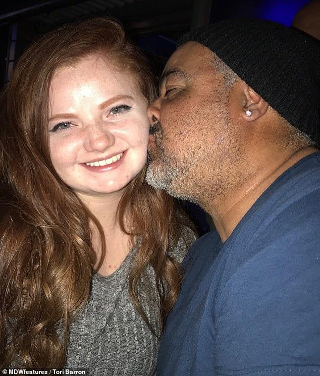 Cặp đôi đi đâu cũng bị gọi là 2 bố con, cách đáp trả của cô gái trẻ 21 tuổi khiến nhiều người ngỡ ngàng-5