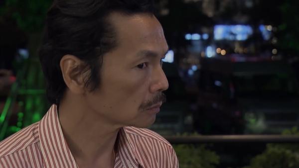 Ông Sơn bắt quả tang Vũ đang ôm ấp Nhã trong tập 69 Về Nhà Đi Con-4