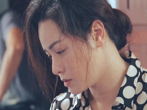 Nhật Kim Anh buồn bã như người mất hồn ở phim trường