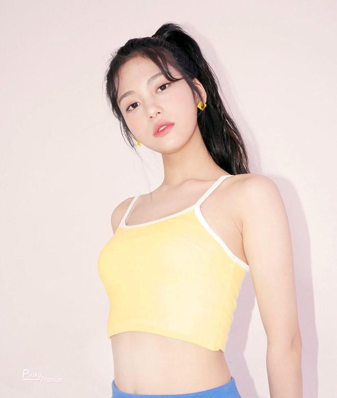 Nữ ca sĩ 14 tuổi bị khán giả chỉ trích mặc đồ hở hang-3