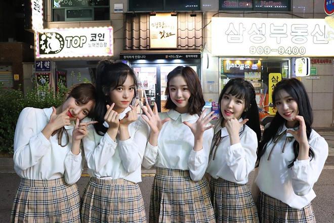 Nữ ca sĩ 14 tuổi bị khán giả chỉ trích mặc đồ hở hang-7