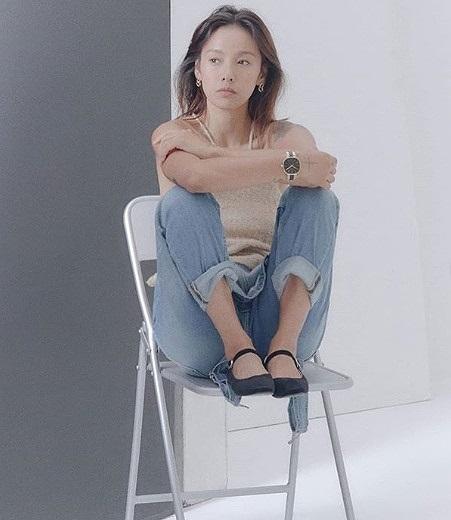 Bước sang tuổi 40, nữ hoàng gợi cảm Lee Hyori vẫn tự tin để mặt mộc, thả rông trên bìa tạp chí-8