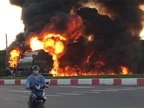 Nổ bình gas, lửa bao trùm quán nhậu ở Đà Nẵng, khách tháo chạy tán loạn-4