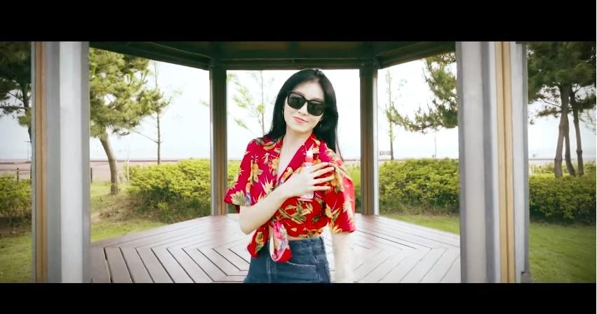 Cover có tâm như Hoa hậu Hàn Quốc Kim Soo Min: Cosplay Hãy Trao Cho Anh từ trang phục đến điệu bộ không trượt phát nào-3